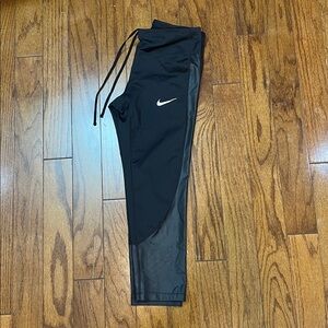 Nike Size Small Cropped Leggings